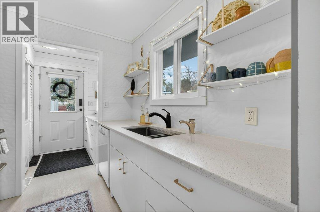 2814 Caen Road, Sorrento, British Columbia  V0E 2W0 - Photo 13 - 10376956