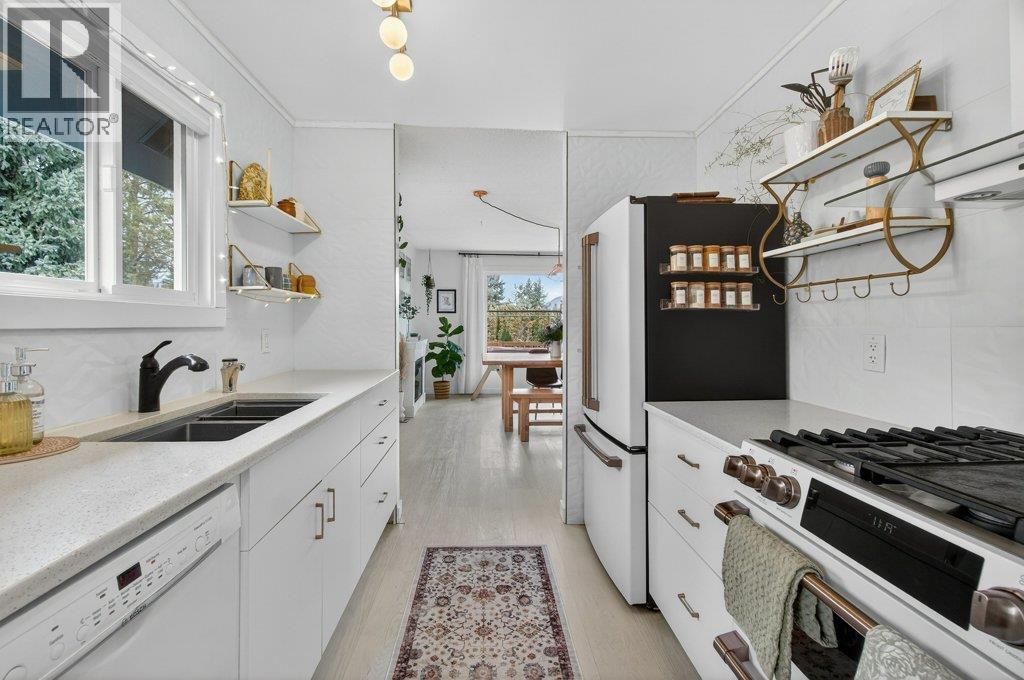 2814 Caen Road, Sorrento, British Columbia  V0E 2W0 - Photo 5 - 10376956