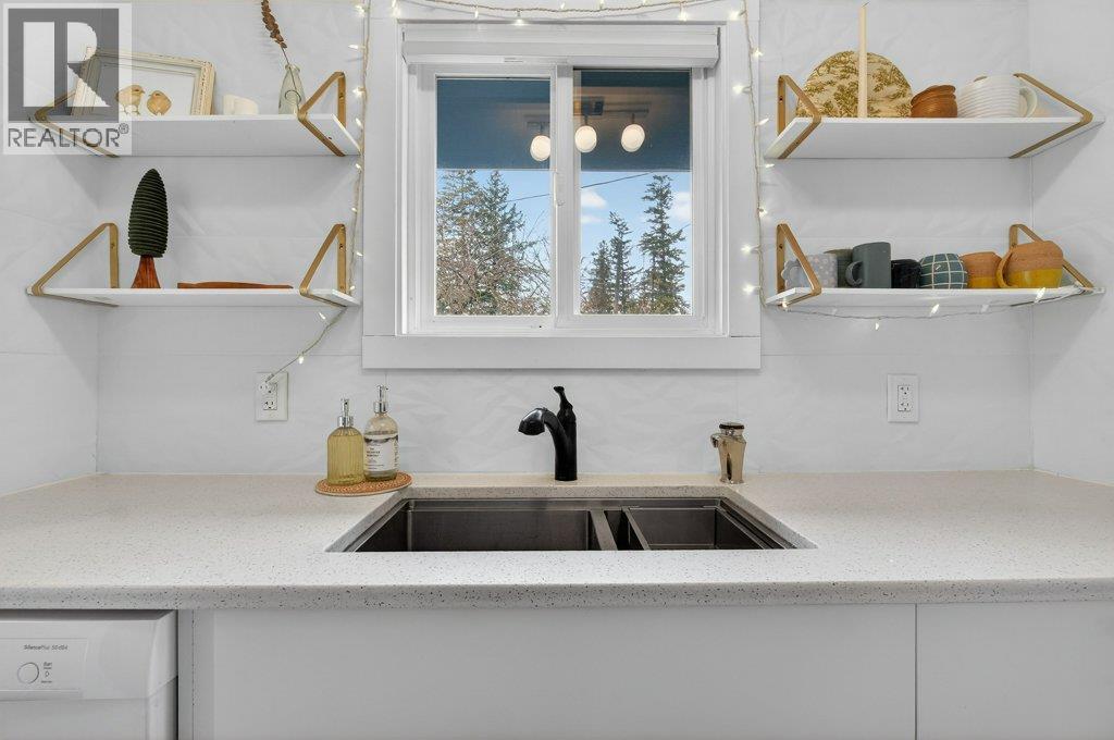 2814 Caen Road, Sorrento, British Columbia  V0E 2W0 - Photo 6 - 10376956