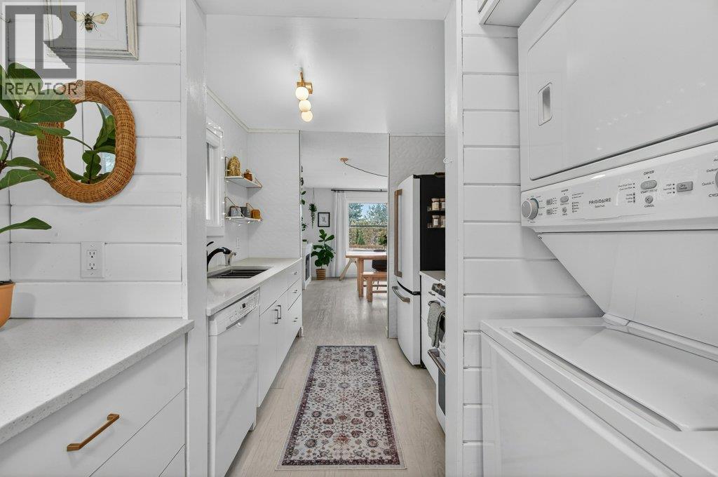 2814 Caen Road, Sorrento, British Columbia  V0E 2W0 - Photo 9 - 10376956