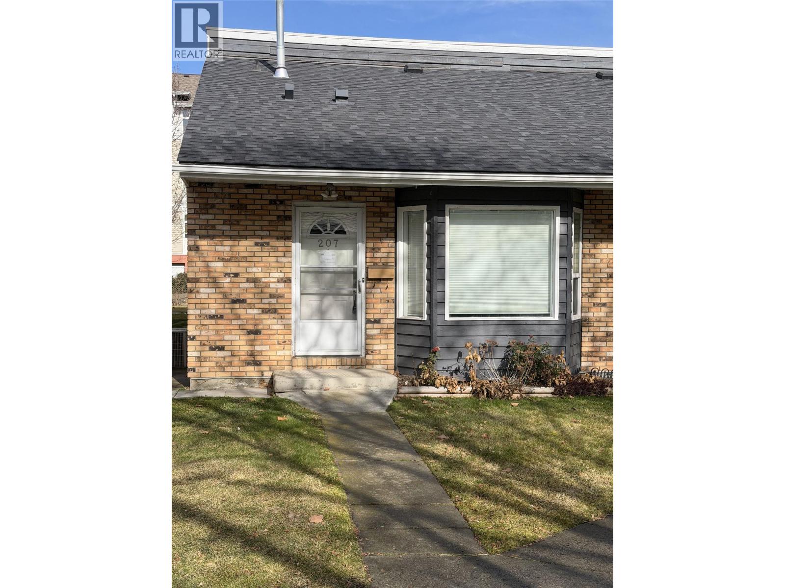 3155 Gordon Drive Unit# 207, Kelowna, British Columbia  V1W 3N5 - Photo 2 - 10376562