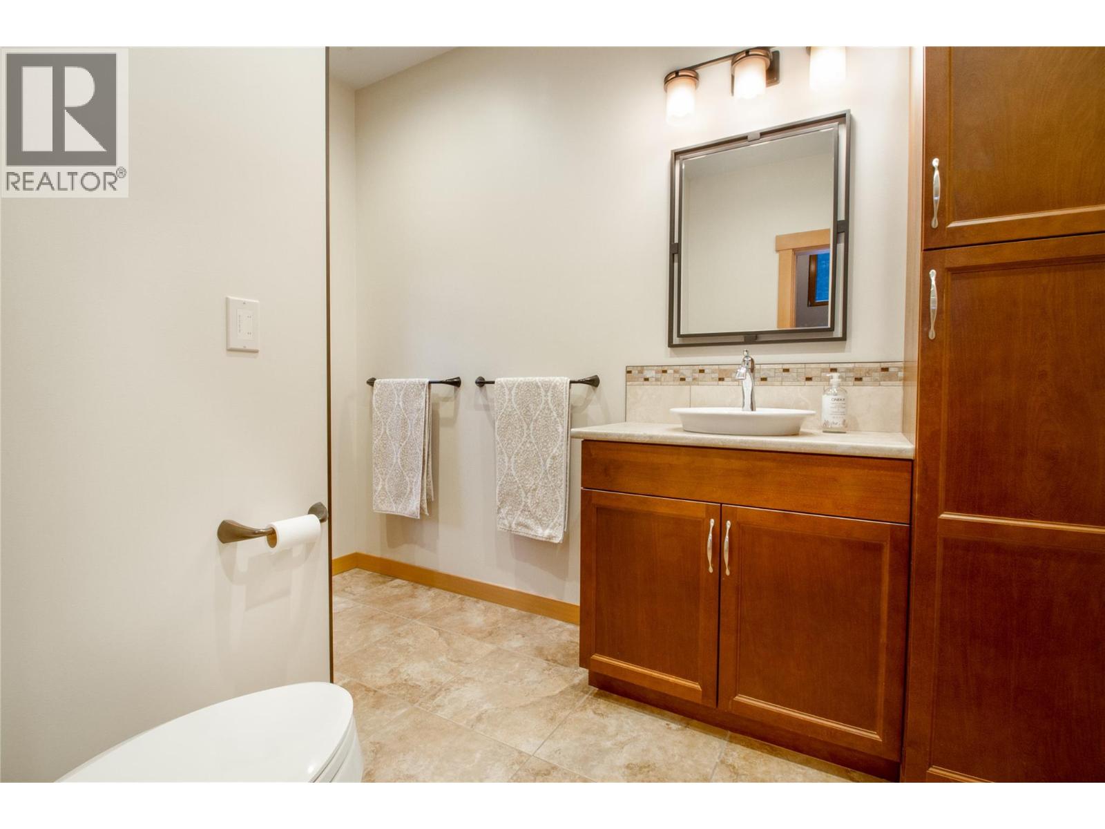 3266 Airport Way, Revelstoke, British Columbia  V0E 2S3 - Photo 16 - 10376848