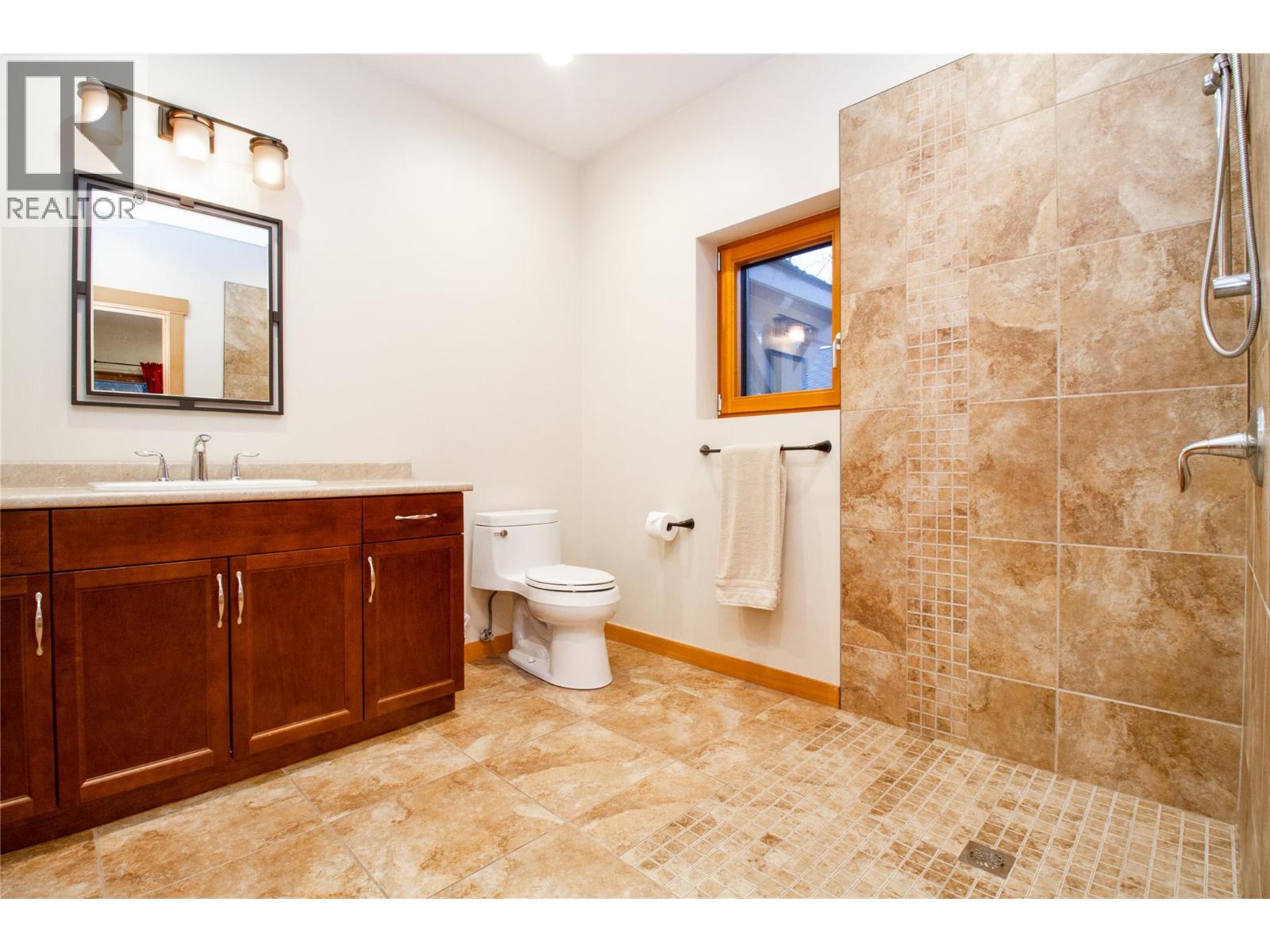 3266 Airport Way, Revelstoke, British Columbia  V0E 2S3 - Photo 18 - 10376848