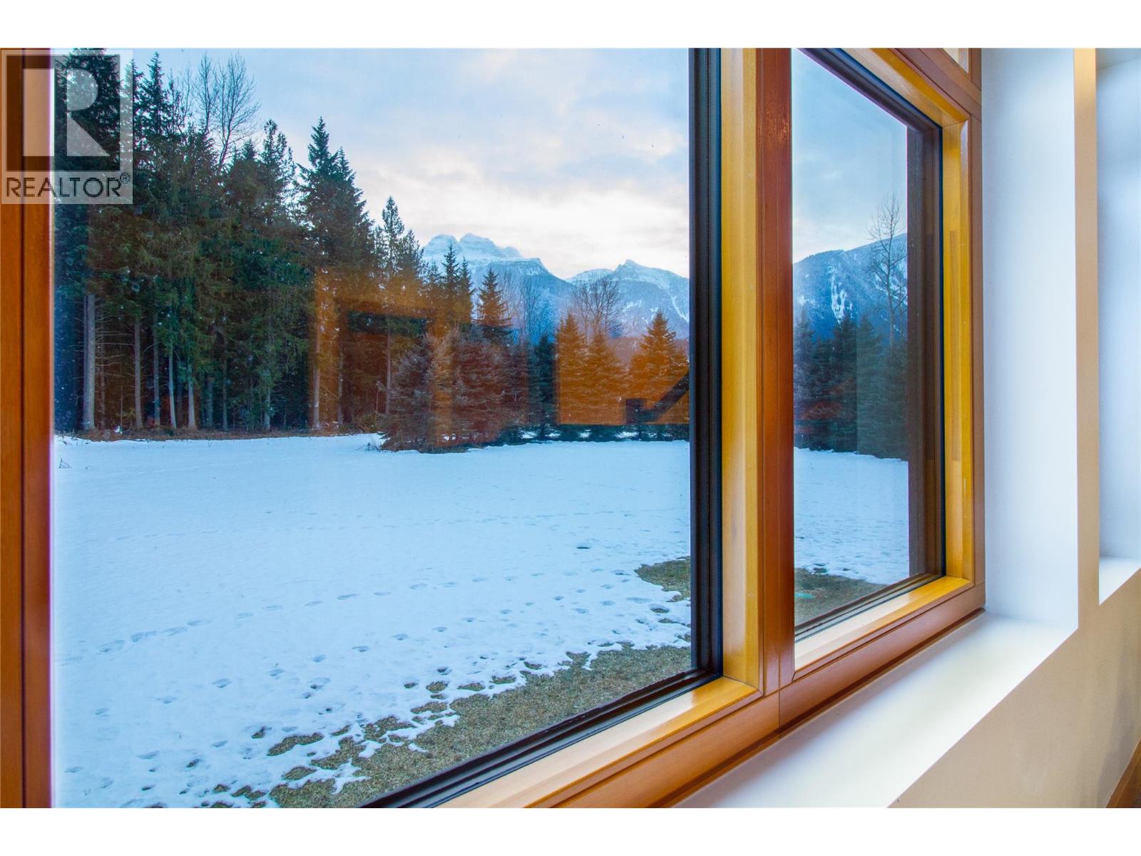 3266 Airport Way, Revelstoke, British Columbia  V0E 2S3 - Photo 21 - 10376848