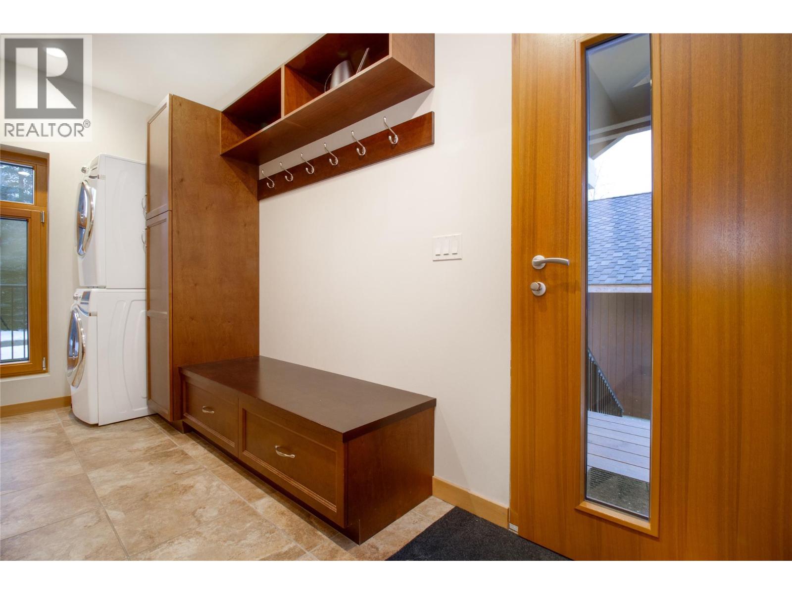 3266 Airport Way, Revelstoke, British Columbia  V0E 2S3 - Photo 5 - 10376848