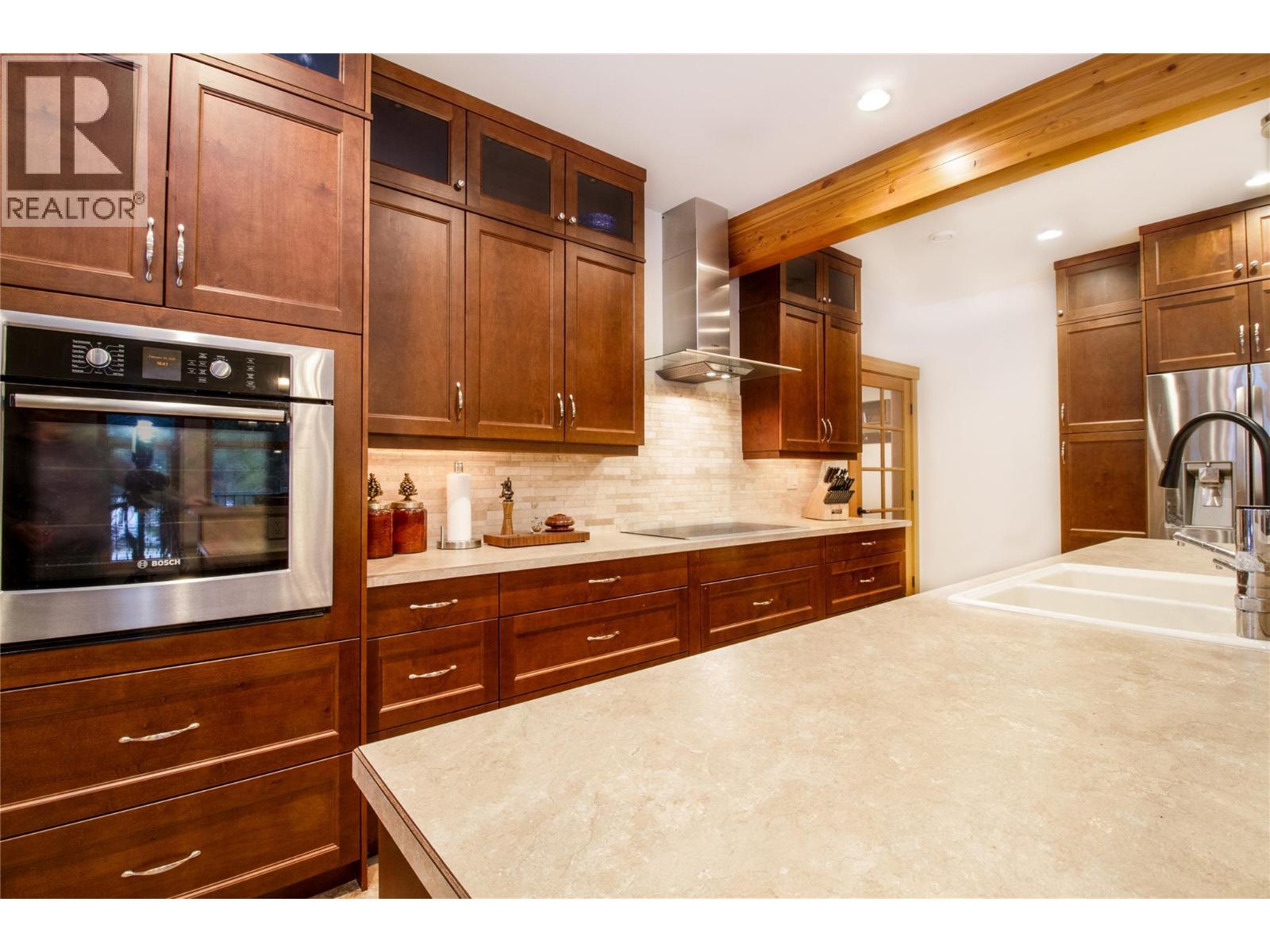 3266 Airport Way, Revelstoke, British Columbia  V0E 2S3 - Photo 9 - 10376848