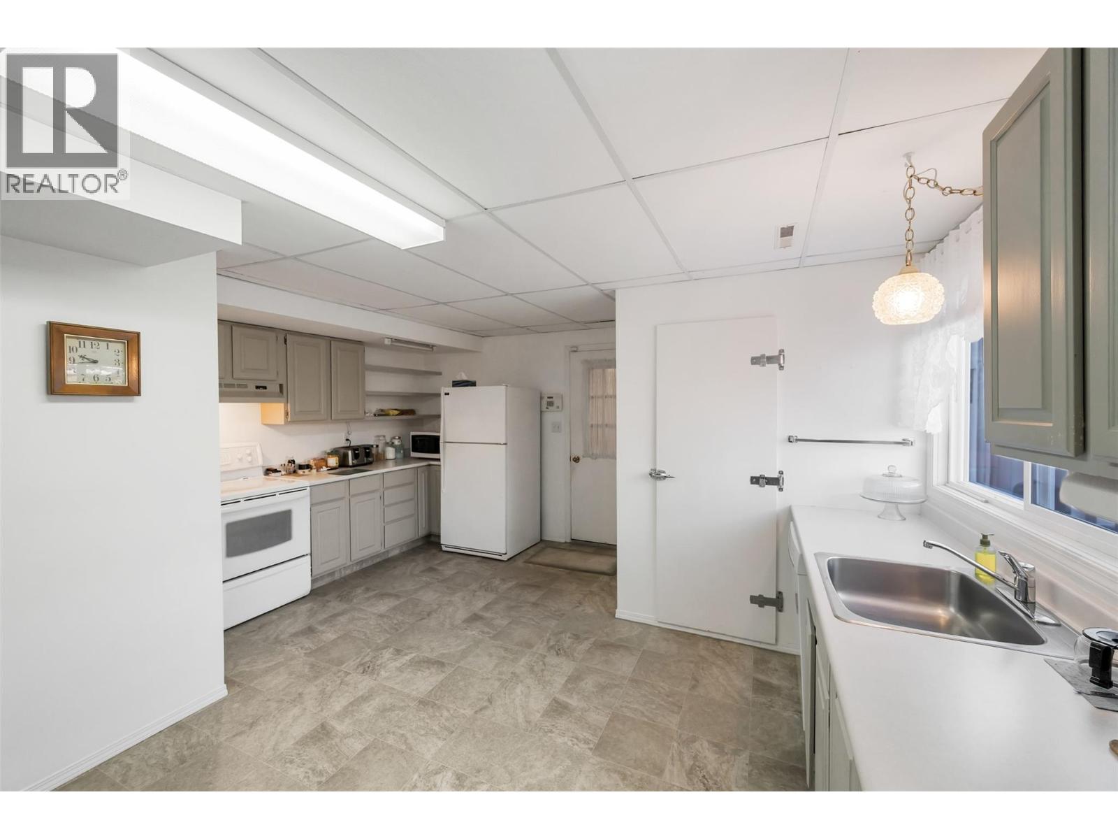 5 Dogwood Place, Osoyoos, British Columbia  V0H 1V0 - Photo 11 - 10377032