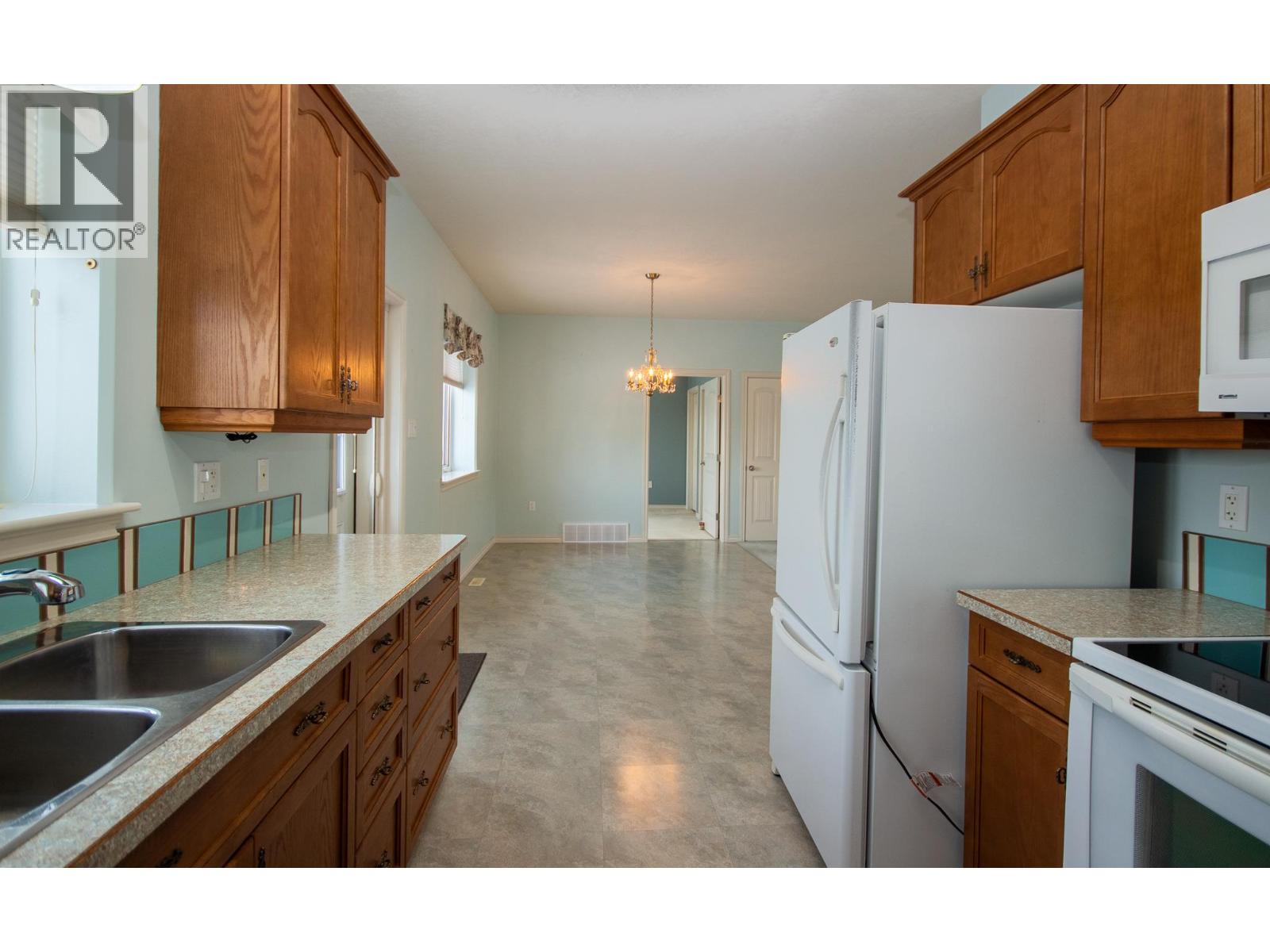 11001 17 Street Unit# 1, Dawson Creek, British Columbia  V1G 0B7 - Photo 4 - 10376792