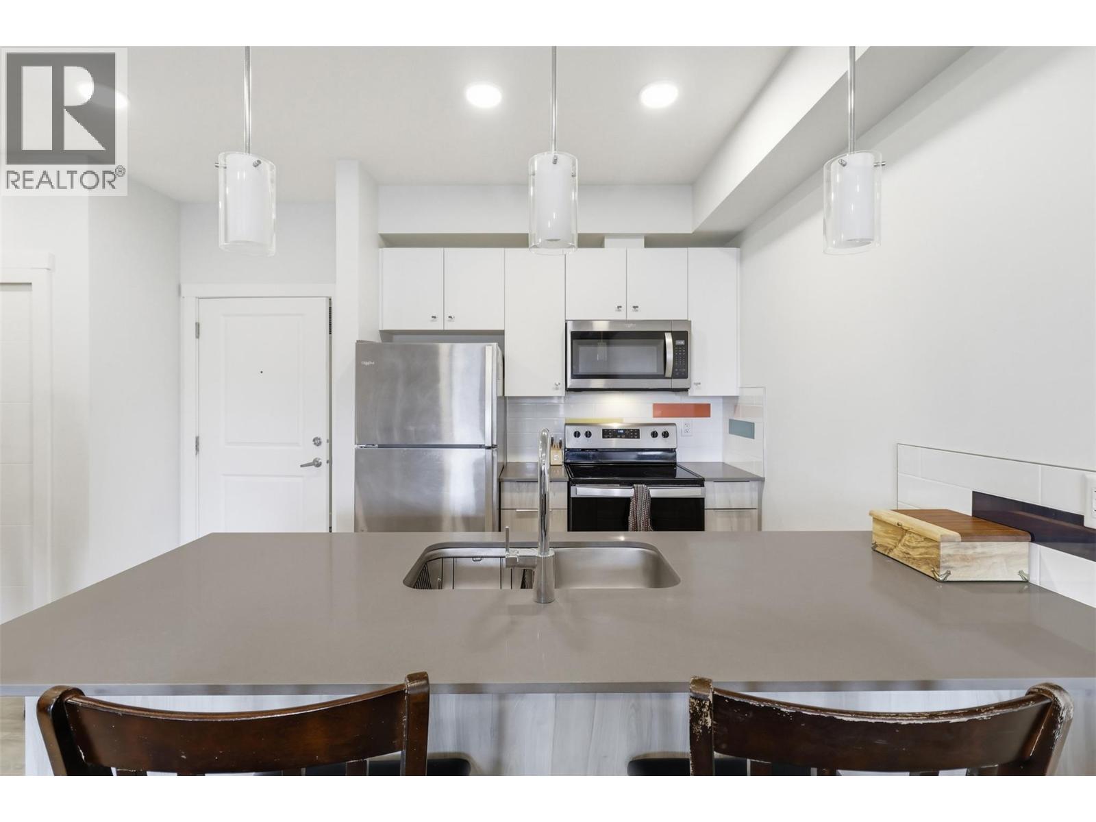 107 Yew Street Unit# 301, Kamloops, British Columbia  V2B 4A1 - Photo 2 - 10376836