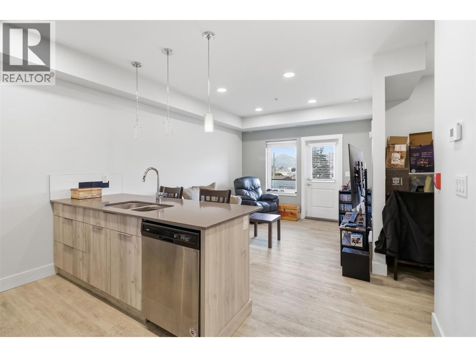 107 Yew Street Unit# 301, Kamloops, British Columbia  V2B 4A1 - Photo 4 - 10376836