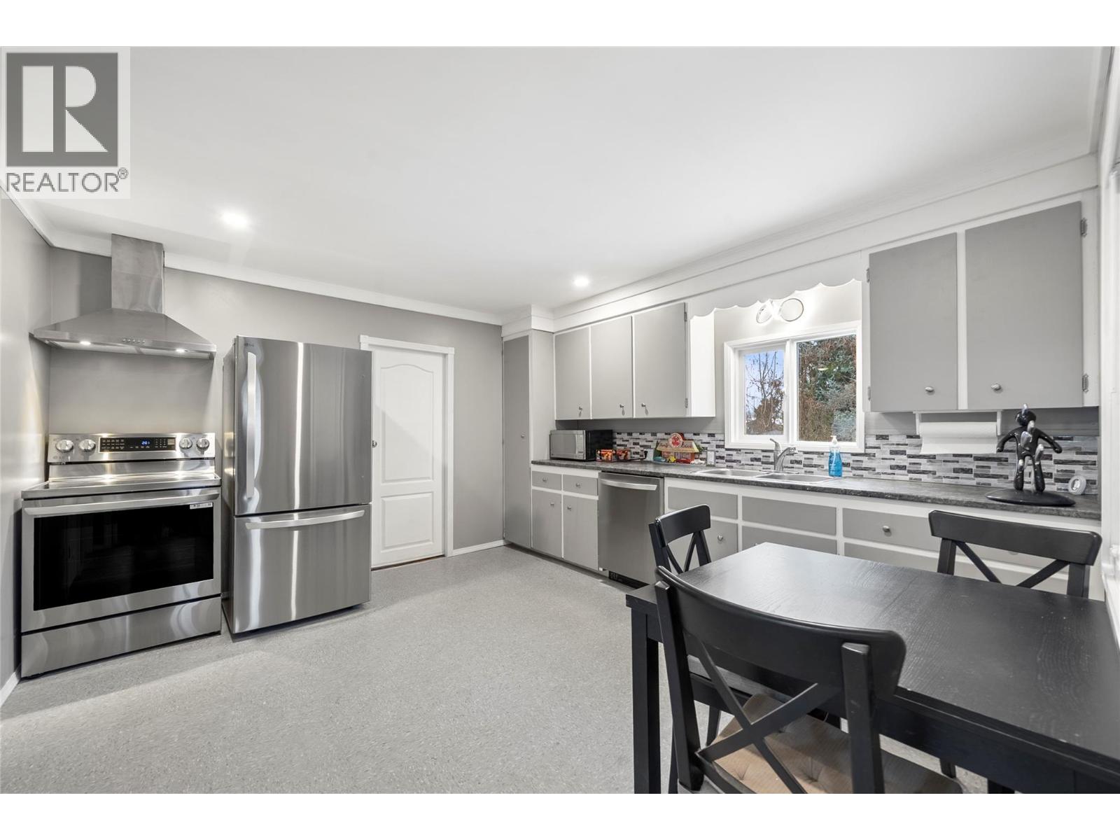 500 Polson Avenue, Enderby, British Columbia  V4Y 4A5 - Photo 9 - 10377002