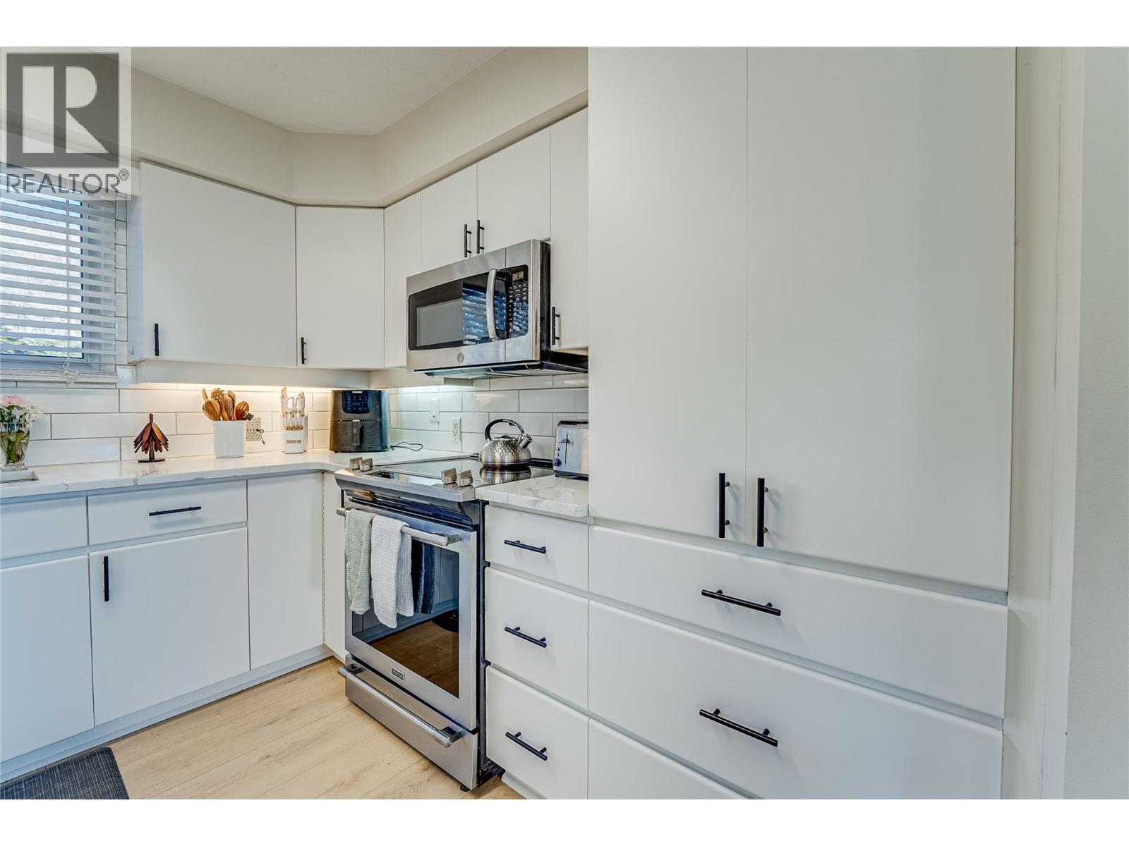 8700 Lakeview Drive, Coldstream, British Columbia  V1B 1W3 - Photo 11 - 10376805