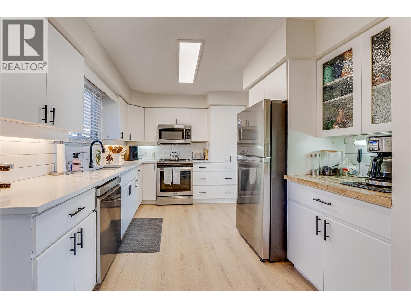 8700 Lakeview Drive, Coldstream, British Columbia  V1B 1W3 - Photo 12 - 10376805