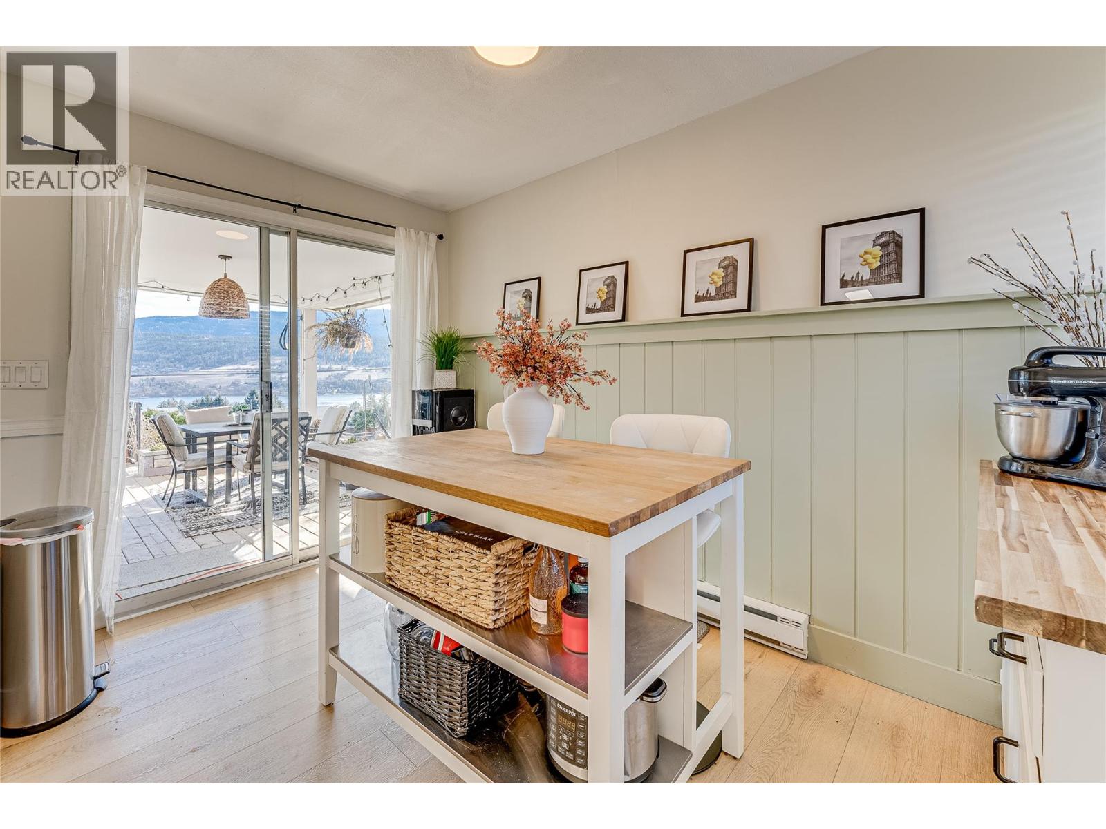 8700 Lakeview Drive, Coldstream, British Columbia  V1B 1W3 - Photo 14 - 10376805