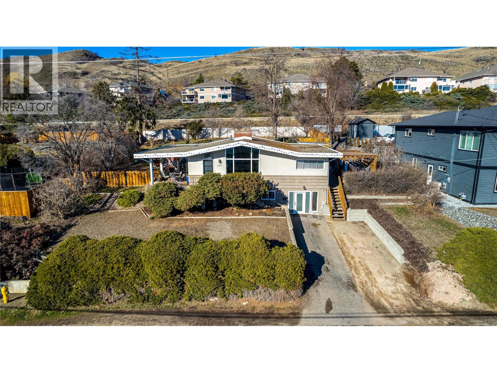 8700 Lakeview Drive, Coldstream, British Columbia  V1B 1W3 - Photo 2 - 10376805