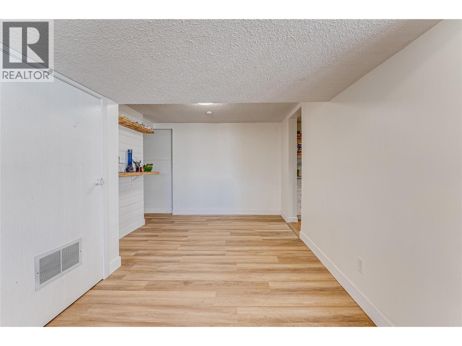 8700 Lakeview Drive, Coldstream, British Columbia  V1B 1W3 - Photo 27 - 10376805