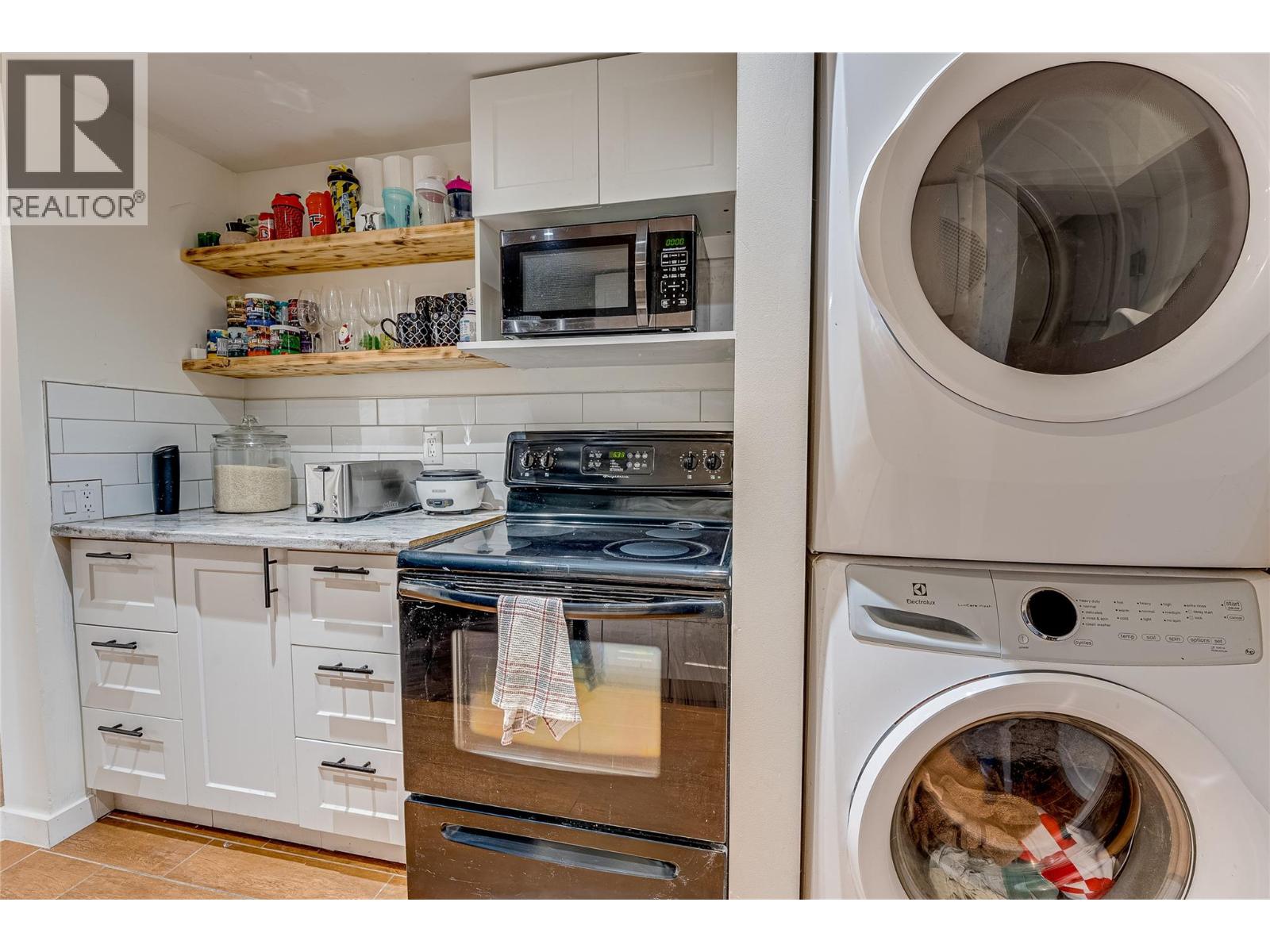 8700 Lakeview Drive, Coldstream, British Columbia  V1B 1W3 - Photo 32 - 10376805