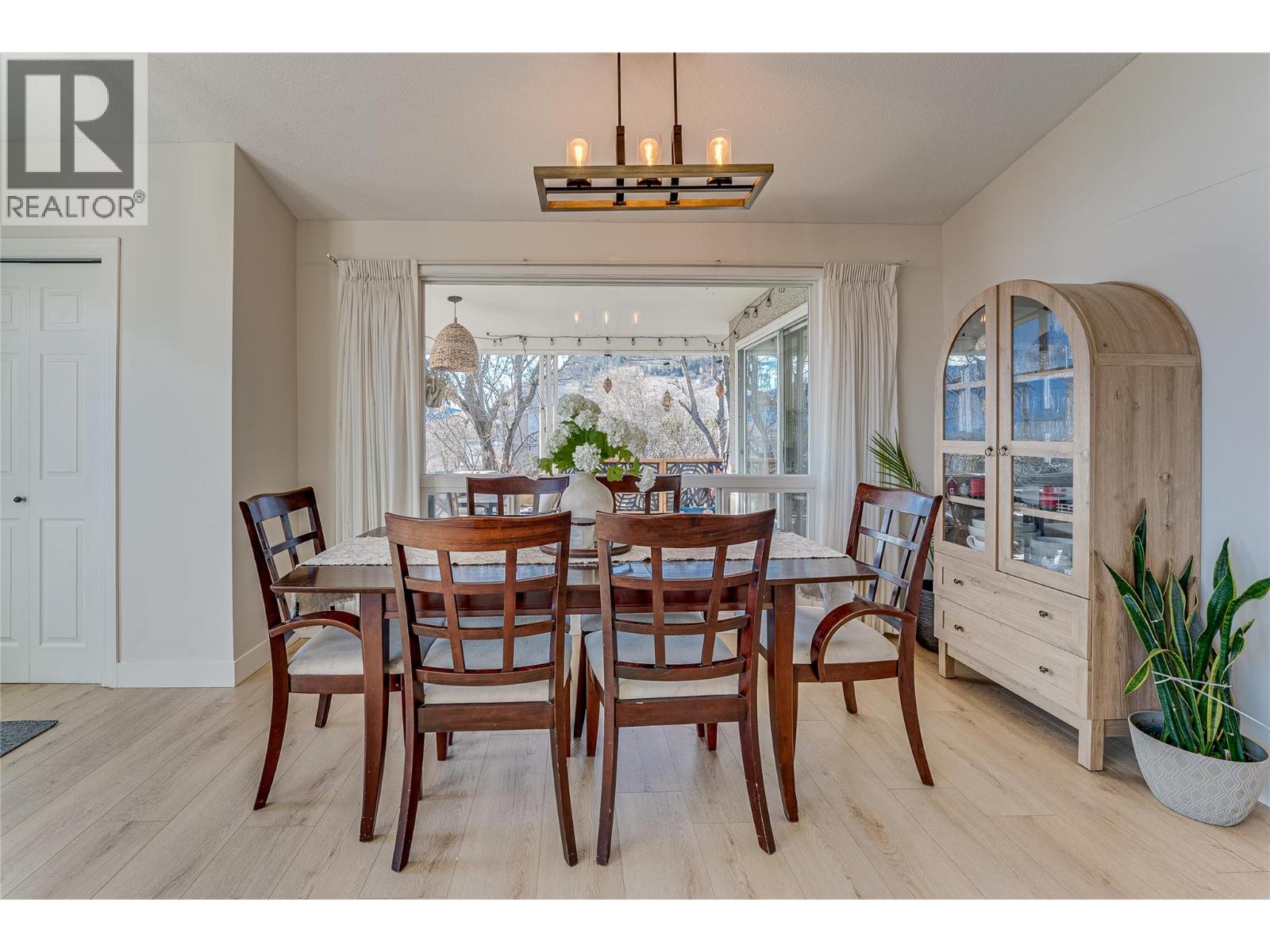 8700 Lakeview Drive, Coldstream, British Columbia  V1B 1W3 - Photo 6 - 10376805