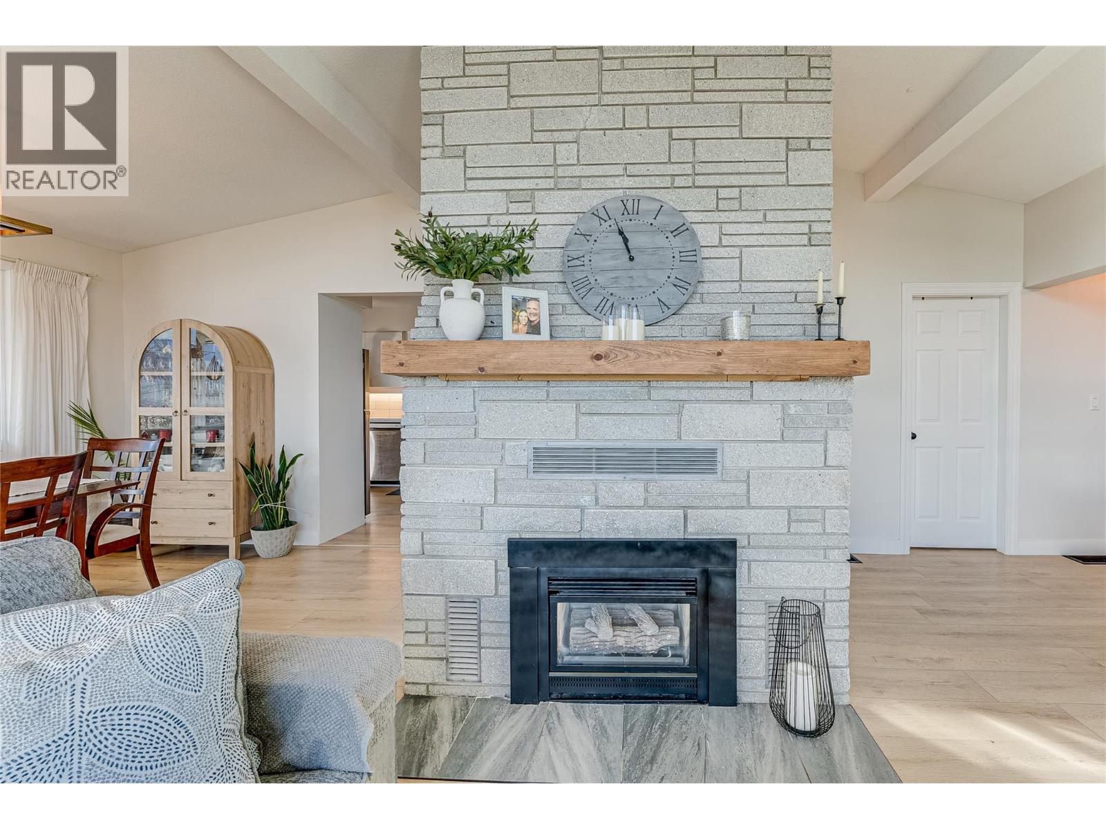 8700 Lakeview Drive, Coldstream, British Columbia  V1B 1W3 - Photo 8 - 10376805