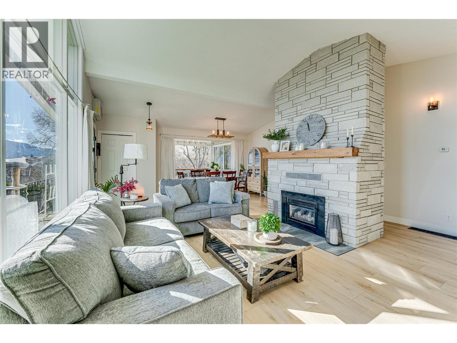 8700 Lakeview Drive, Coldstream, British Columbia  V1B 1W3 - Photo 9 - 10376805