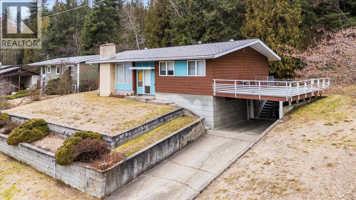 2242 11th Avenue, Castlegar, British Columbia  V1N 3A6 - Photo 1 - 10376492