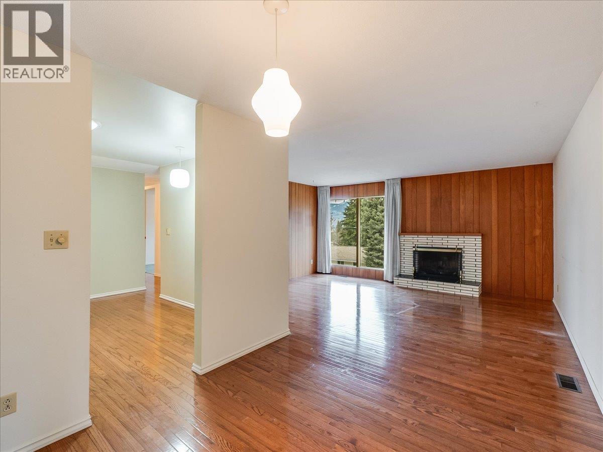 2242 11th Avenue, Castlegar, British Columbia  V1N 3A6 - Photo 11 - 10376492