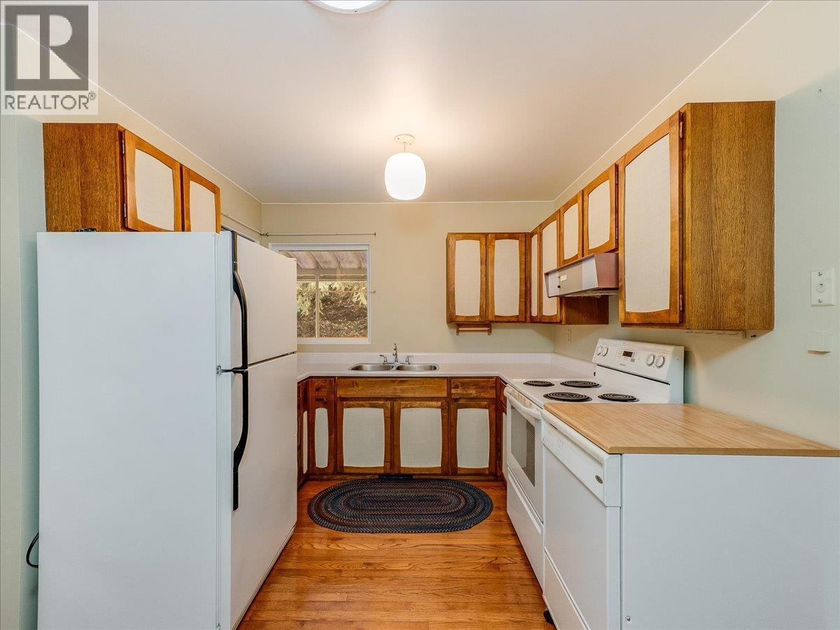 2242 11th Avenue, Castlegar, British Columbia  V1N 3A6 - Photo 13 - 10376492