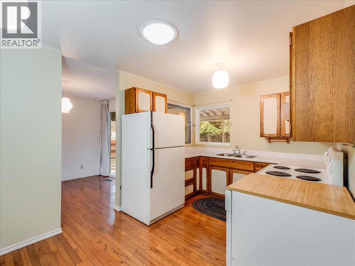 2242 11th Avenue, Castlegar, British Columbia  V1N 3A6 - Photo 14 - 10376492