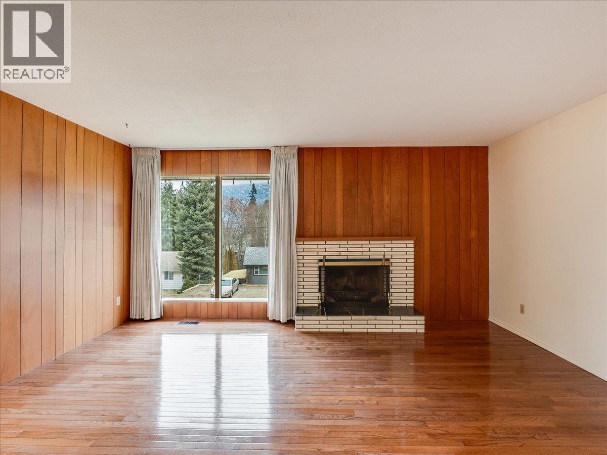 2242 11th Avenue, Castlegar, British Columbia  V1N 3A6 - Photo 3 - 10376492