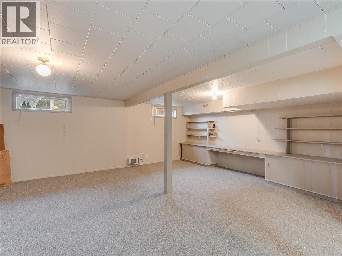 2242 11th Avenue, Castlegar, British Columbia  V1N 3A6 - Photo 32 - 10376492