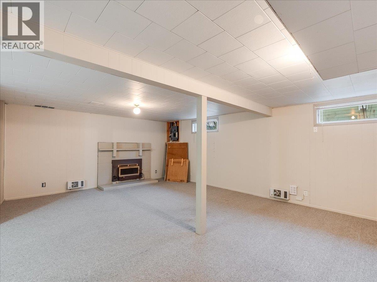 2242 11th Avenue, Castlegar, British Columbia  V1N 3A6 - Photo 33 - 10376492