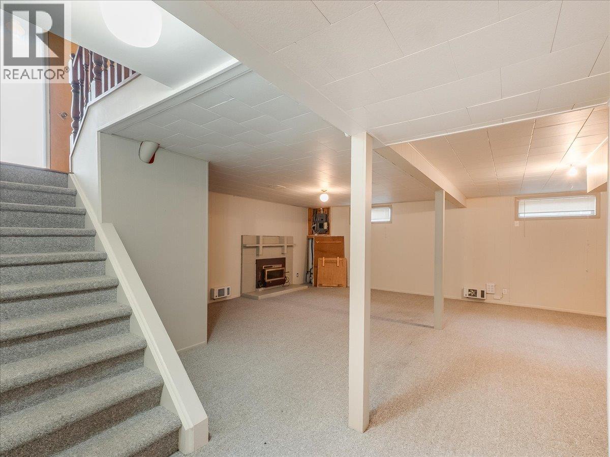 2242 11th Avenue, Castlegar, British Columbia  V1N 3A6 - Photo 35 - 10376492