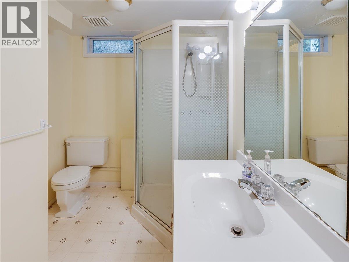 2242 11th Avenue, Castlegar, British Columbia  V1N 3A6 - Photo 39 - 10376492