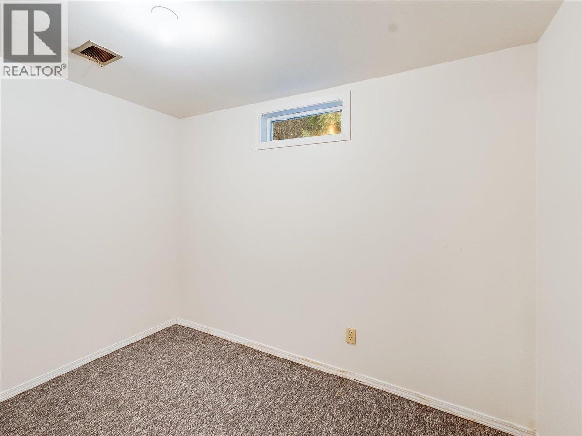 2242 11th Avenue, Castlegar, British Columbia  V1N 3A6 - Photo 40 - 10376492