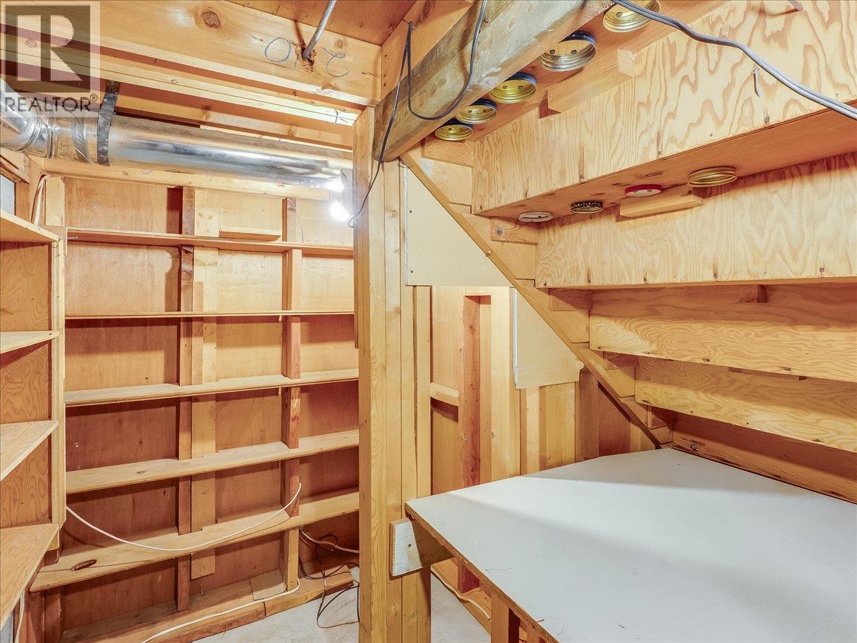 2242 11th Avenue, Castlegar, British Columbia  V1N 3A6 - Photo 43 - 10376492