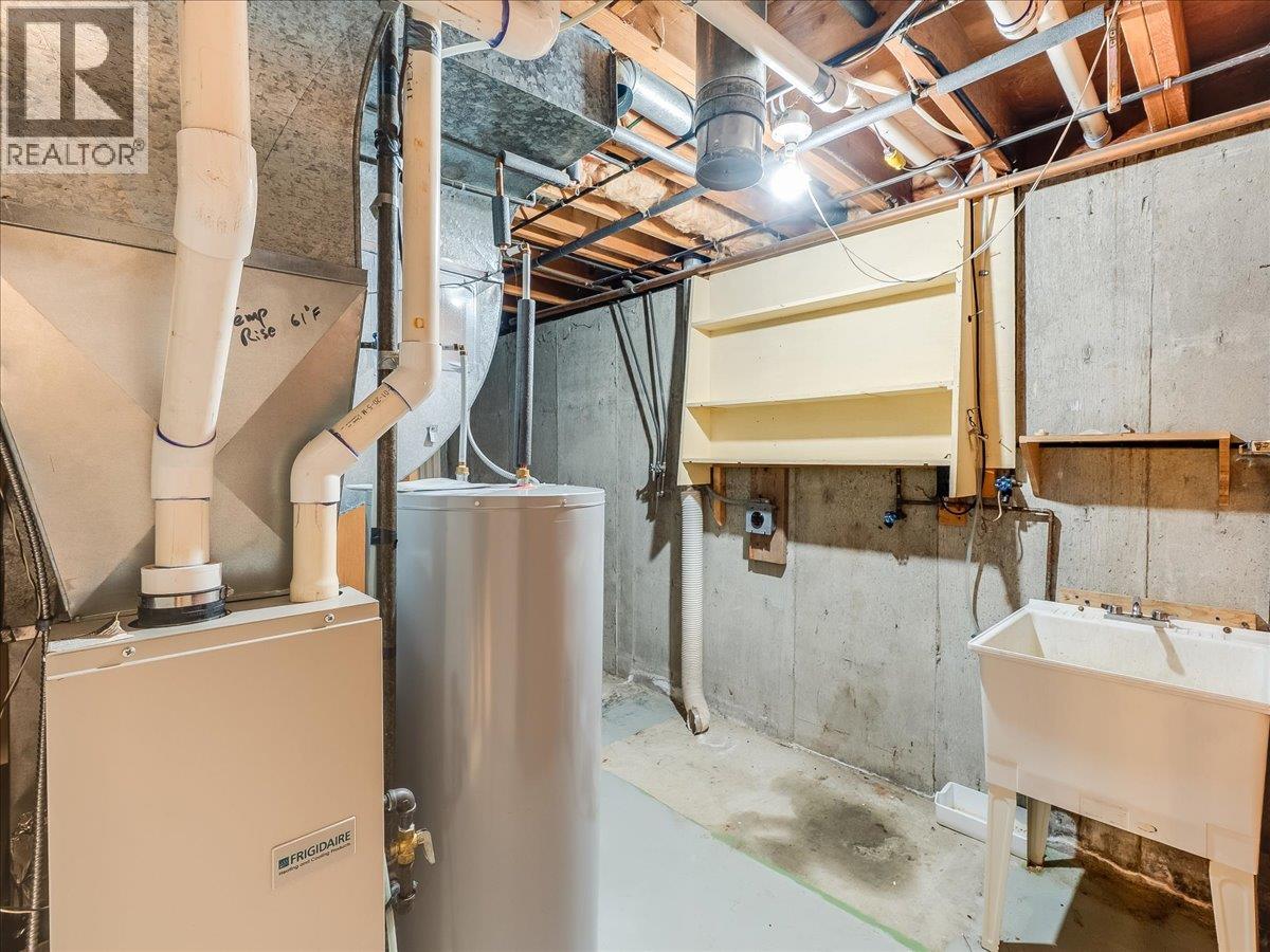 2242 11th Avenue, Castlegar, British Columbia  V1N 3A6 - Photo 46 - 10376492