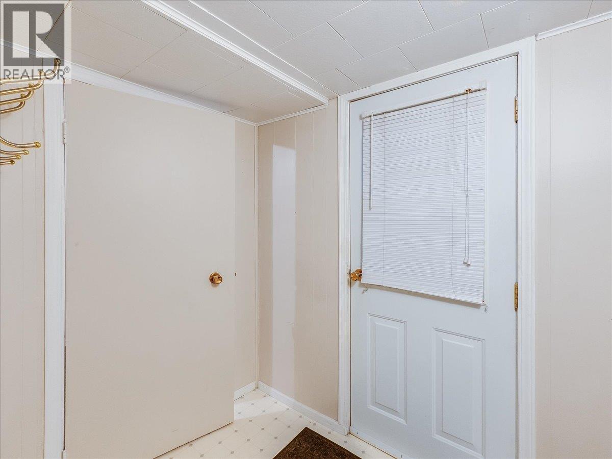 2242 11th Avenue, Castlegar, British Columbia  V1N 3A6 - Photo 47 - 10376492