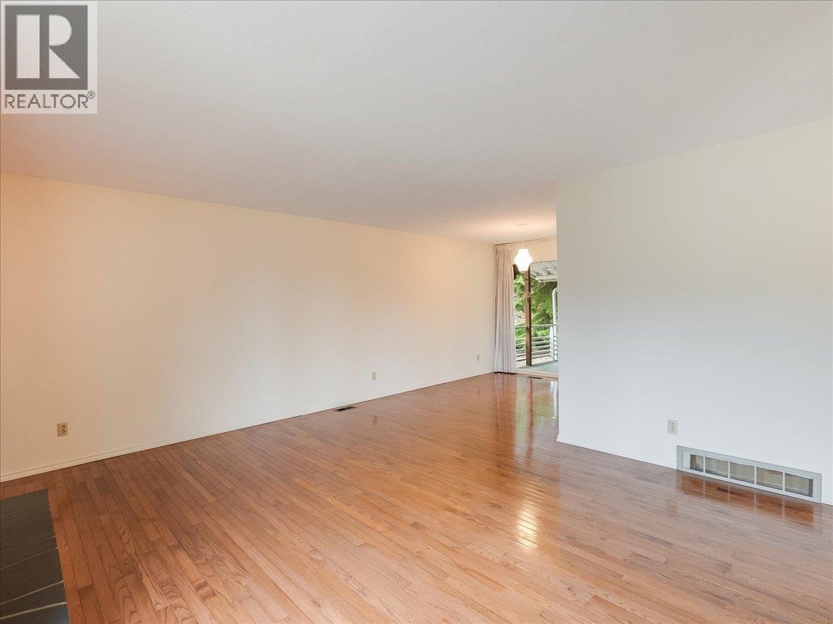 2242 11th Avenue, Castlegar, British Columbia  V1N 3A6 - Photo 5 - 10376492