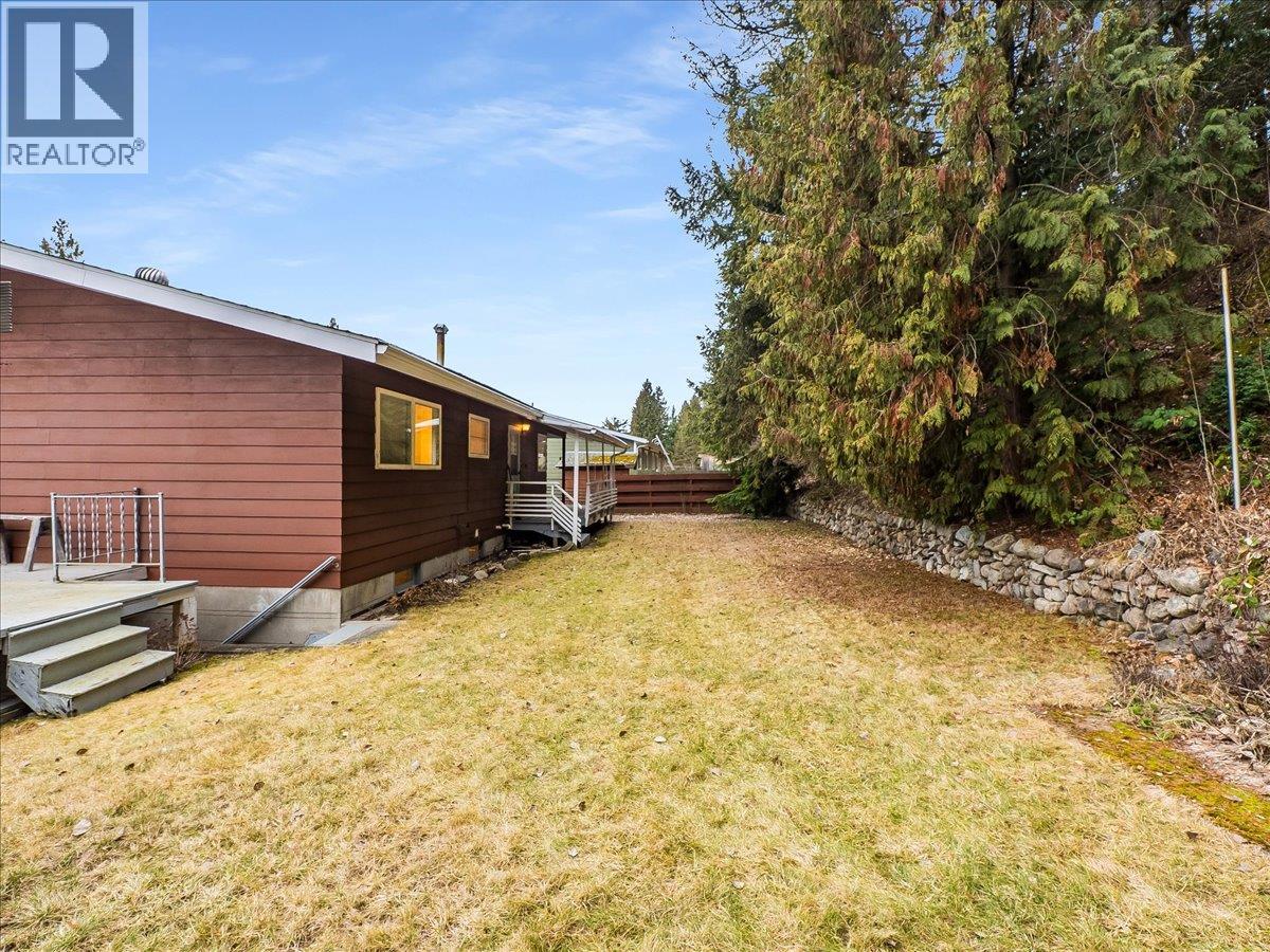 2242 11th Avenue, Castlegar, British Columbia  V1N 3A6 - Photo 57 - 10376492