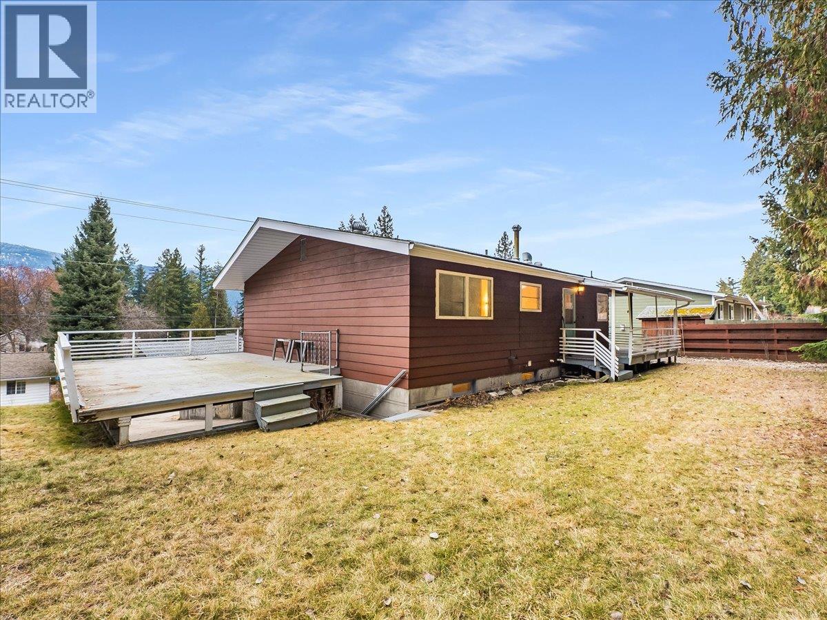 2242 11th Avenue, Castlegar, British Columbia  V1N 3A6 - Photo 58 - 10376492