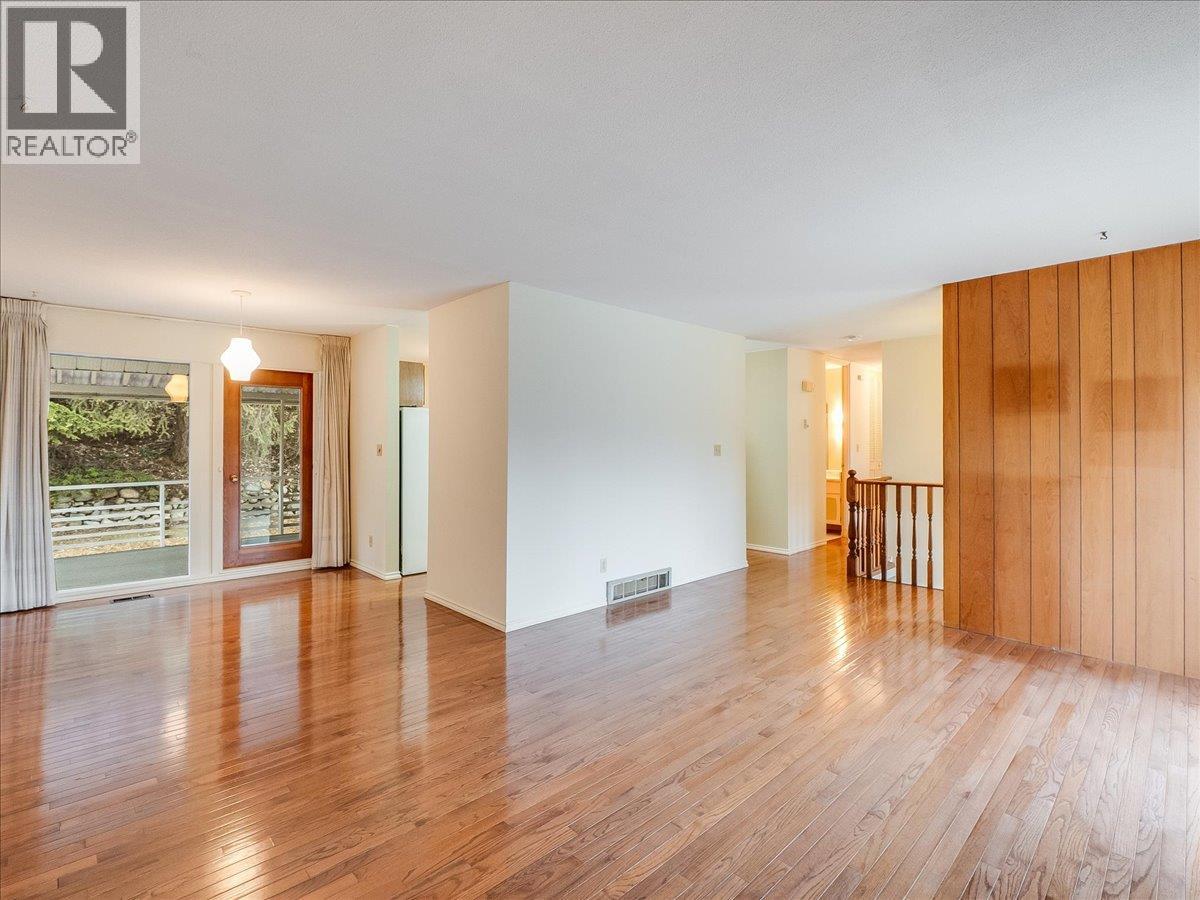 2242 11th Avenue, Castlegar, British Columbia  V1N 3A6 - Photo 6 - 10376492