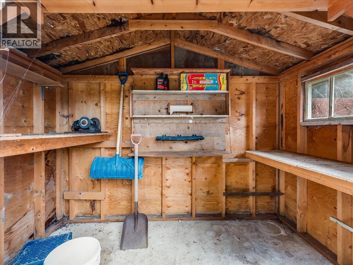 2242 11th Avenue, Castlegar, British Columbia  V1N 3A6 - Photo 64 - 10376492