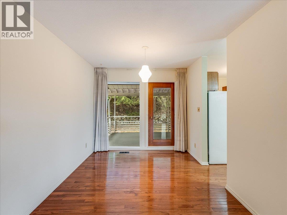 2242 11th Avenue, Castlegar, British Columbia  V1N 3A6 - Photo 7 - 10376492