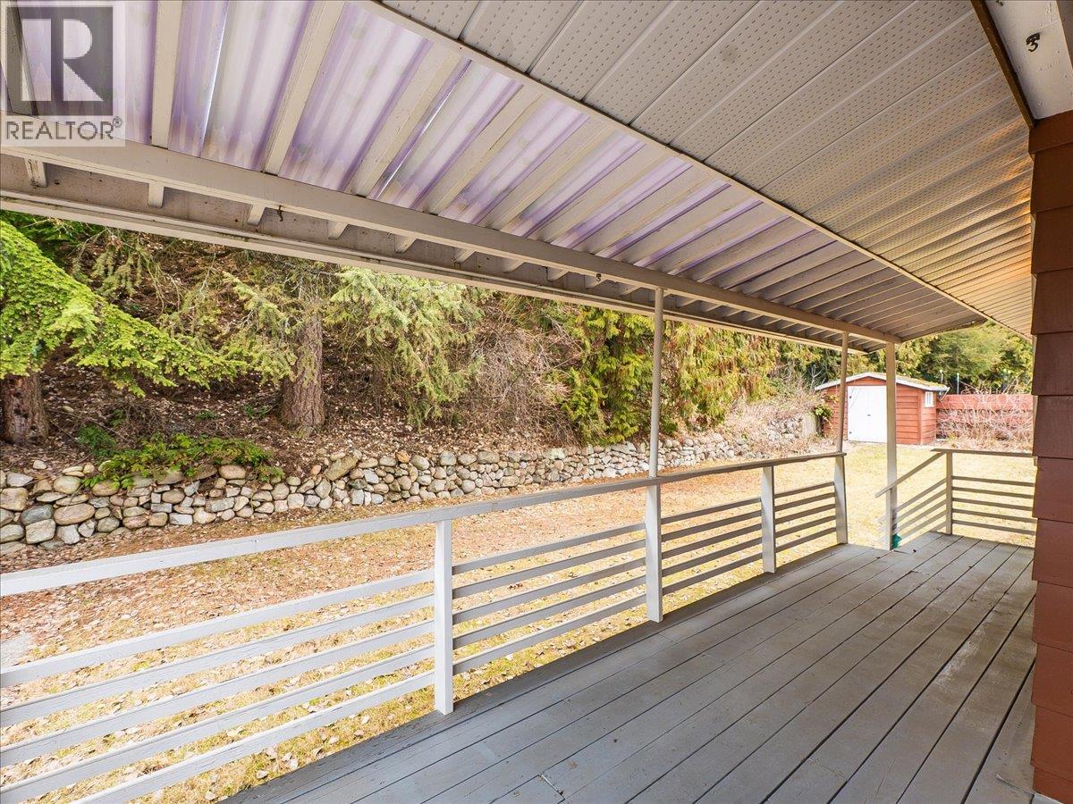 2242 11th Avenue, Castlegar, British Columbia  V1N 3A6 - Photo 8 - 10376492