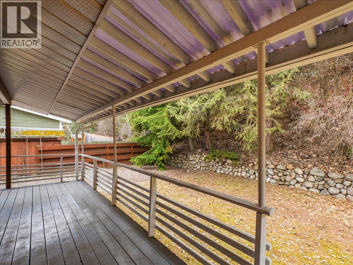 2242 11th Avenue, Castlegar, British Columbia  V1N 3A6 - Photo 9 - 10376492