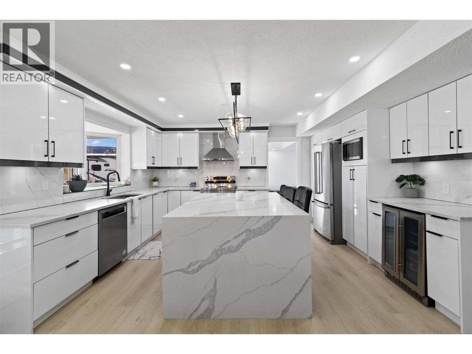 2134 Blackwell Avenue, Merritt, British Columbia  V1K 1J8 - Photo 5 - 10374463