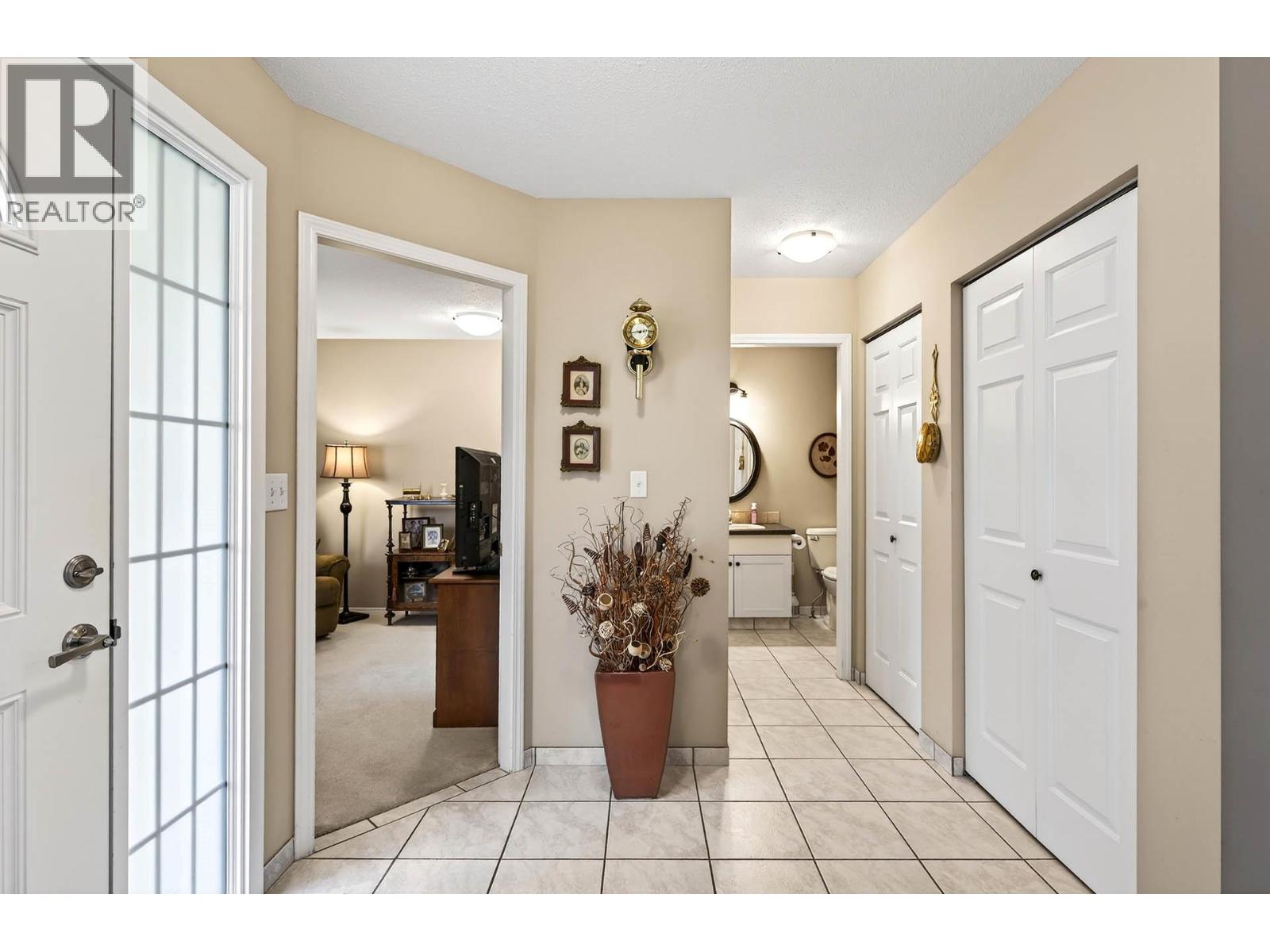 1750 Pacific Way Unit# 16, Kamloops, British Columbia  V2E 2K8 - Photo 3 - 10376925