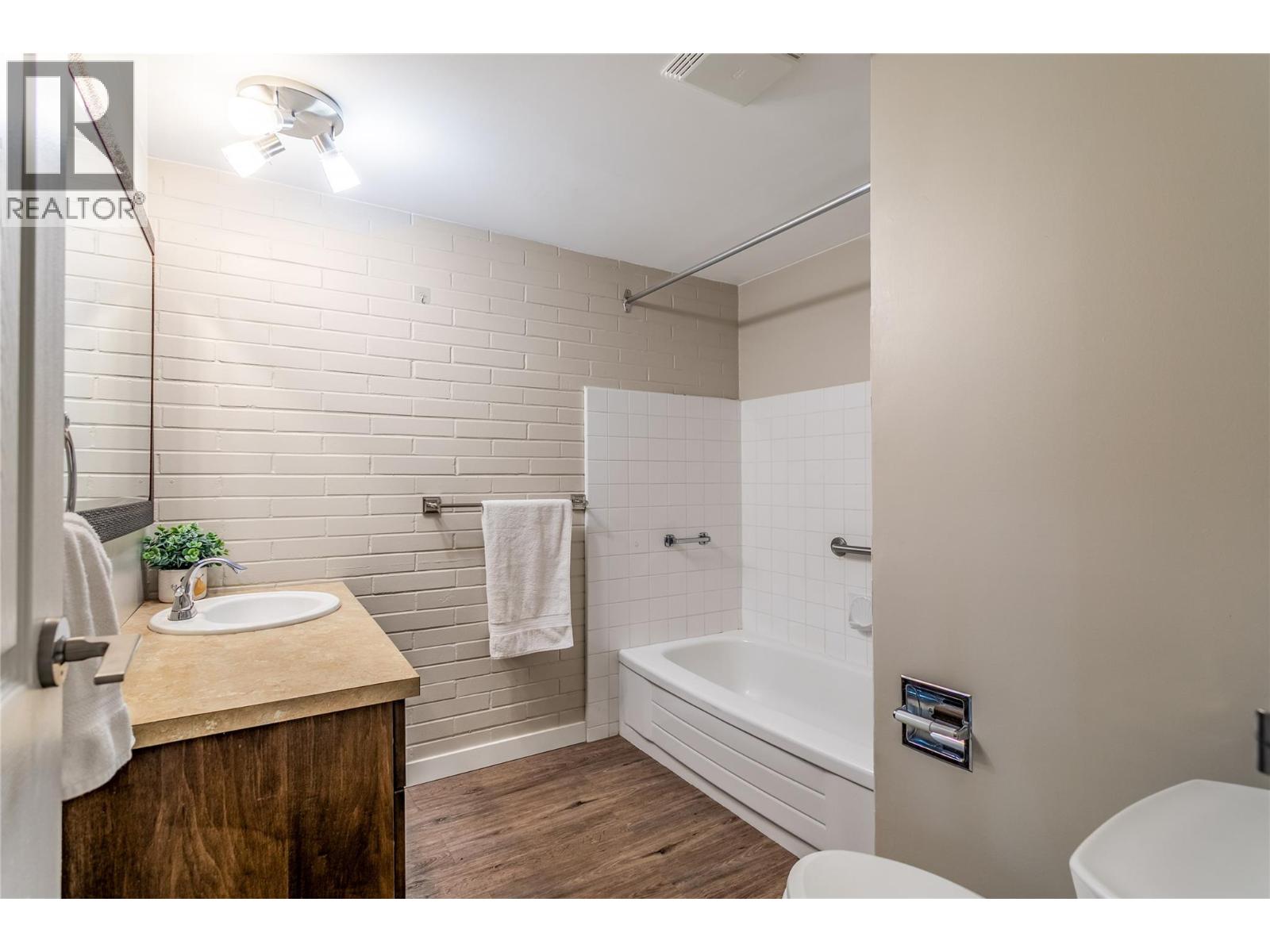 1915 Pacific Court Unit# 407, Kelowna, British Columbia  V1Y 8B3 - Photo 18 - 10376914