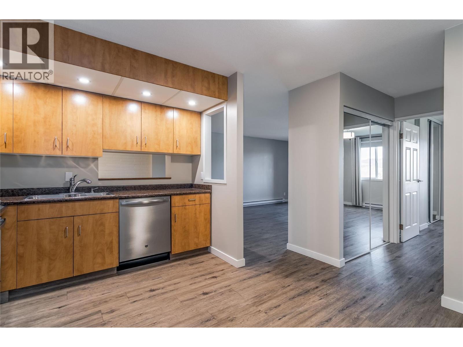 1915 Pacific Court Unit# 407, Kelowna, British Columbia  V1Y 8B3 - Photo 3 - 10376914