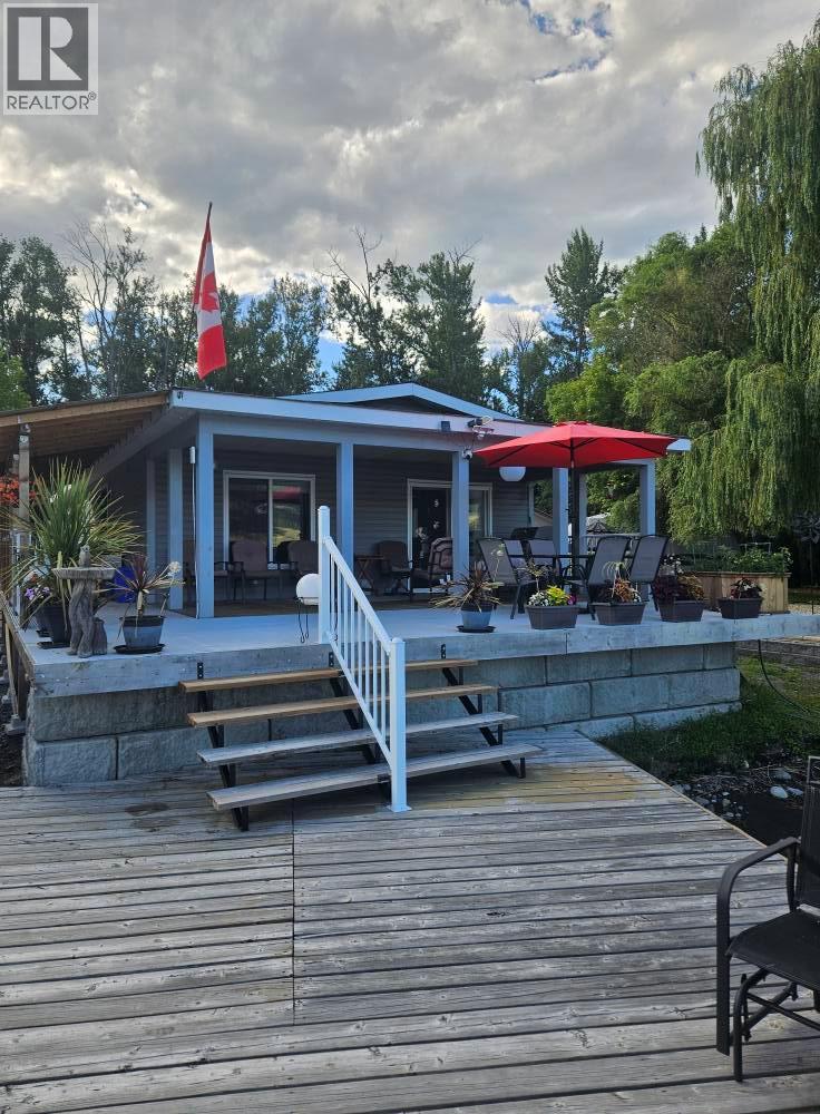 32 Victoria Road, Vernon, British Columbia  V1H 2A9 - Photo 1 - 10377104